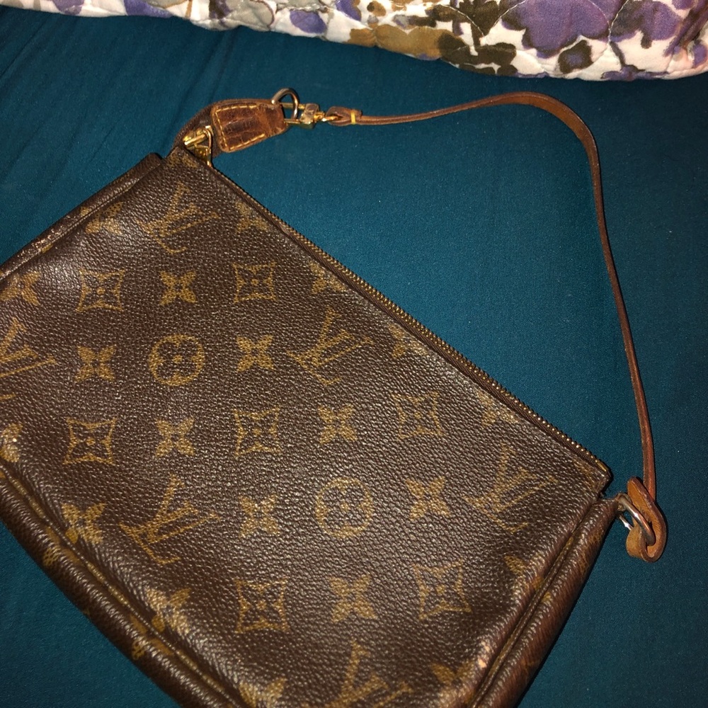 Authentic LV Pochette